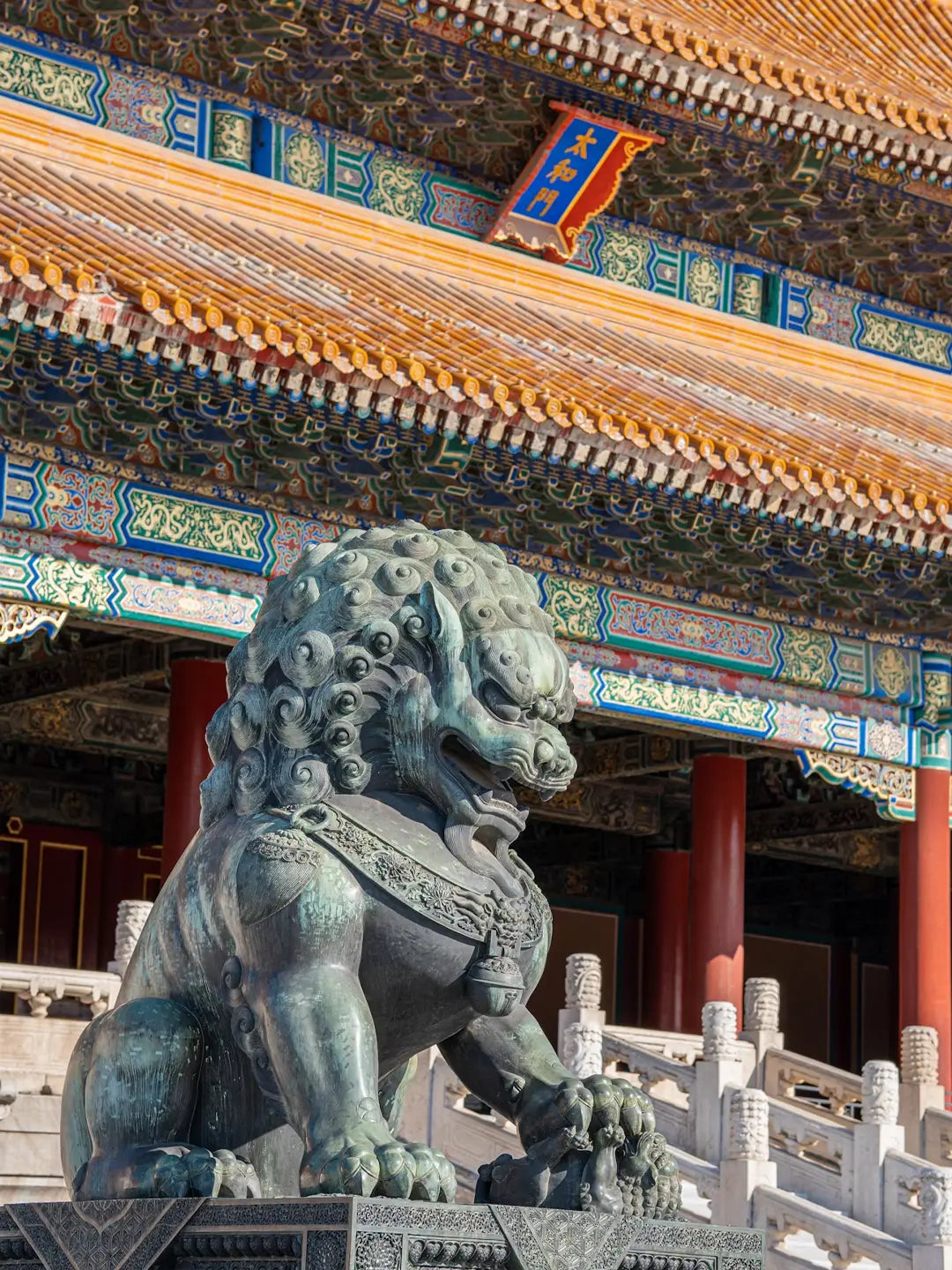 Forbidden City stone lion statue
