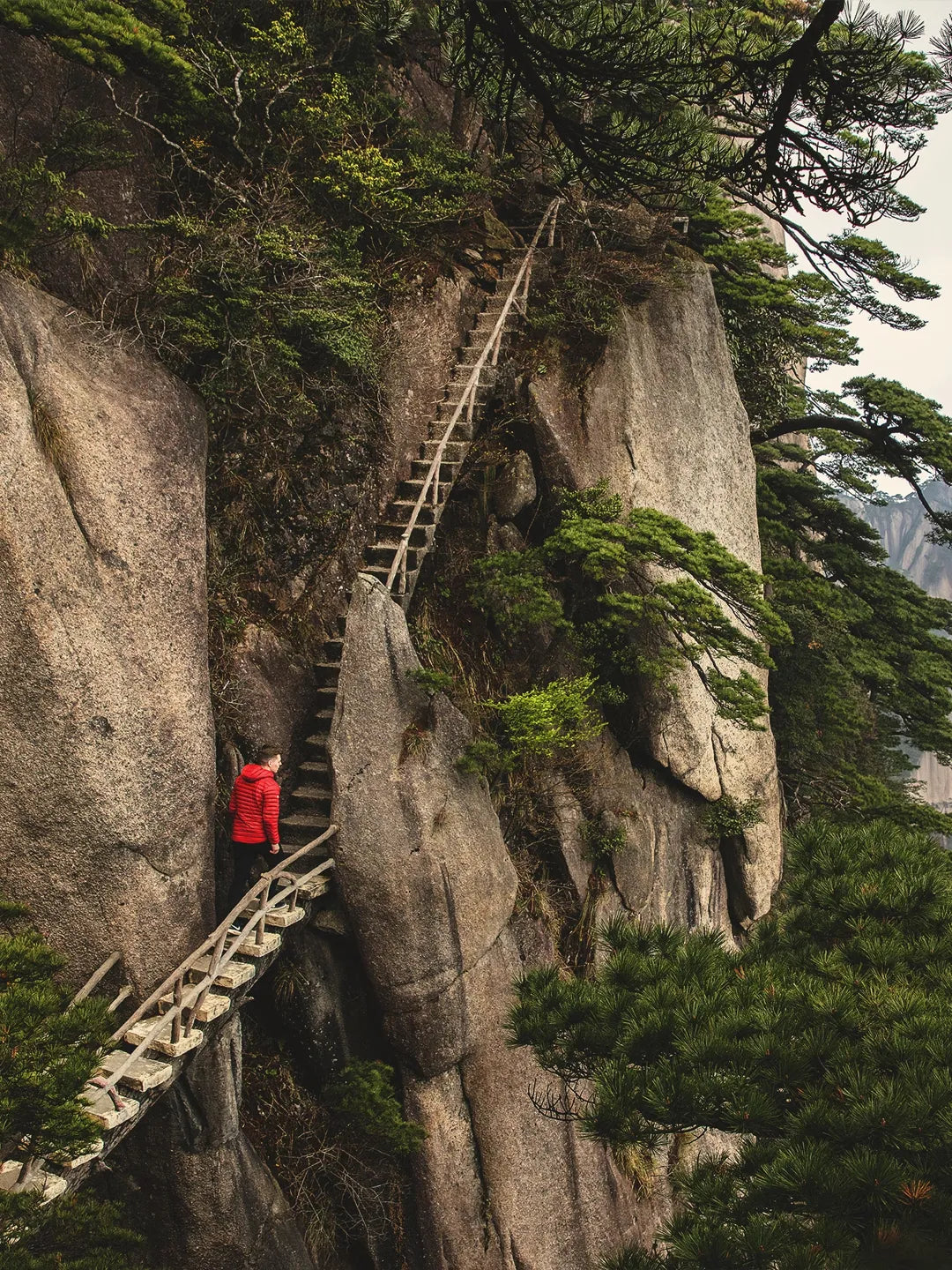 Huangshan steep cliffs and hiking trail