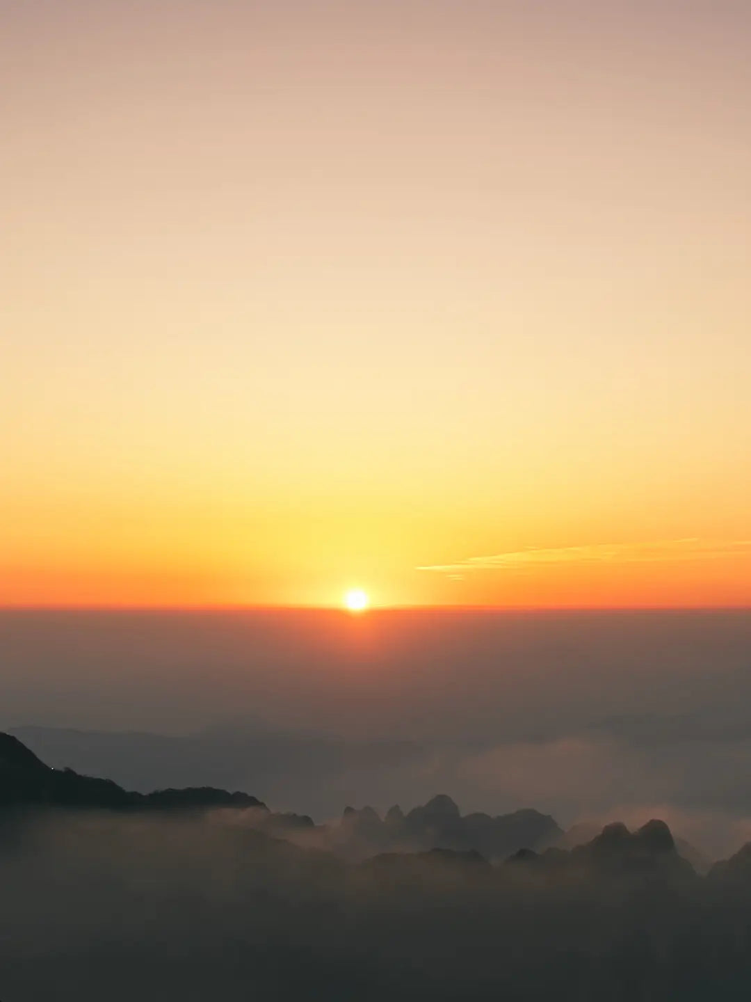 Huangshan sunrise glow view