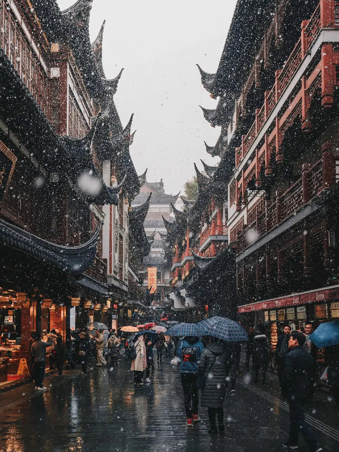 Shanghai Bund winter street view
